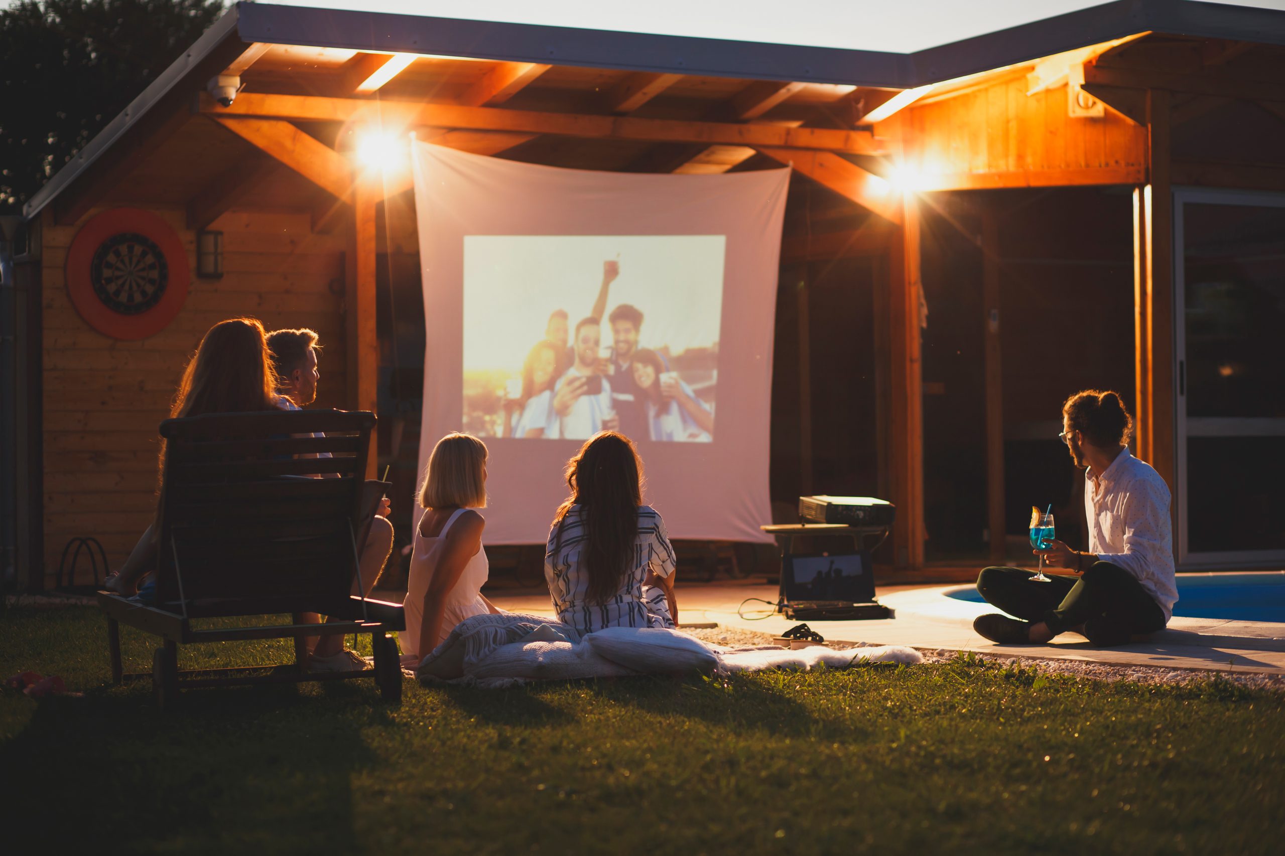 Outdoor Community Events to Life with Pop-Up Cinemas